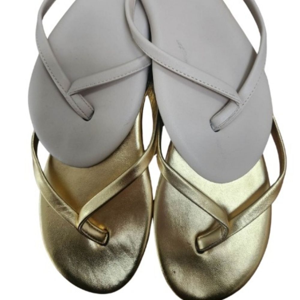 2 Pairs 🌼 Flip Flops